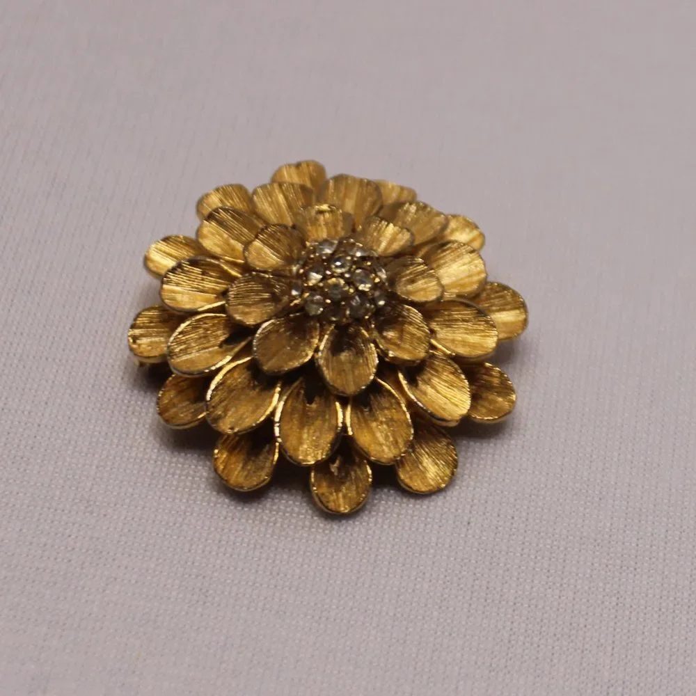 Vintage Golden Floral Design w/Rhinestone Center Brooch